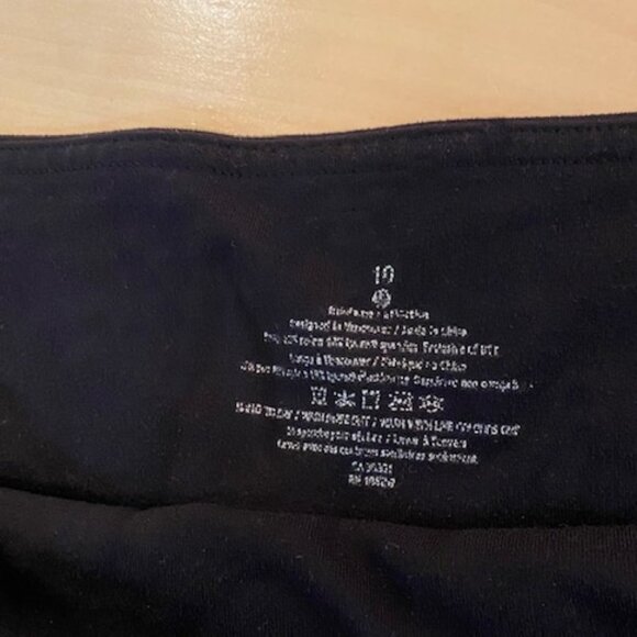 Lululemon leggings size 10, full length black with graphic pattern - Picture 6 of 6